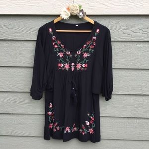 Futurino Bohemian Embroidered Floral Tunic
